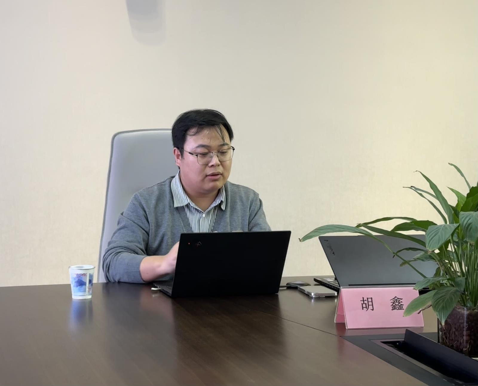 胡鑫.jpg 胡鑫.jpg